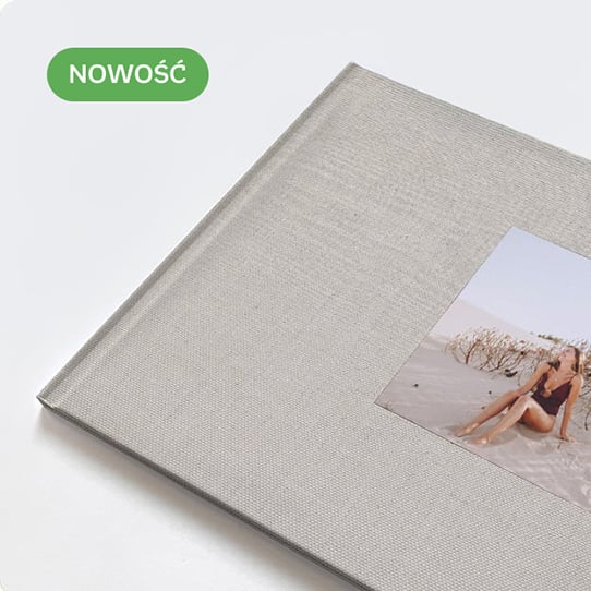 fotoksiążka z materiałowa z okienkiem kwadratowym
