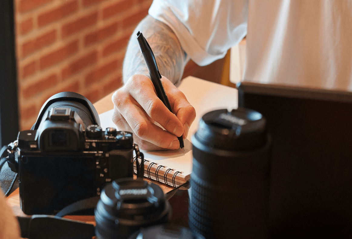 Fotograf planujący rozwój swojego biznesu
